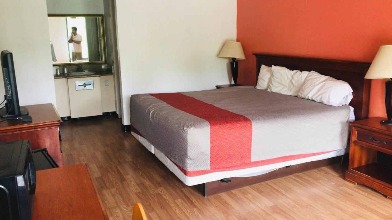 | Travelodge by Wyndham Suffolk