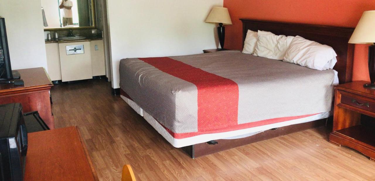 | Travelodge by Wyndham Suffolk