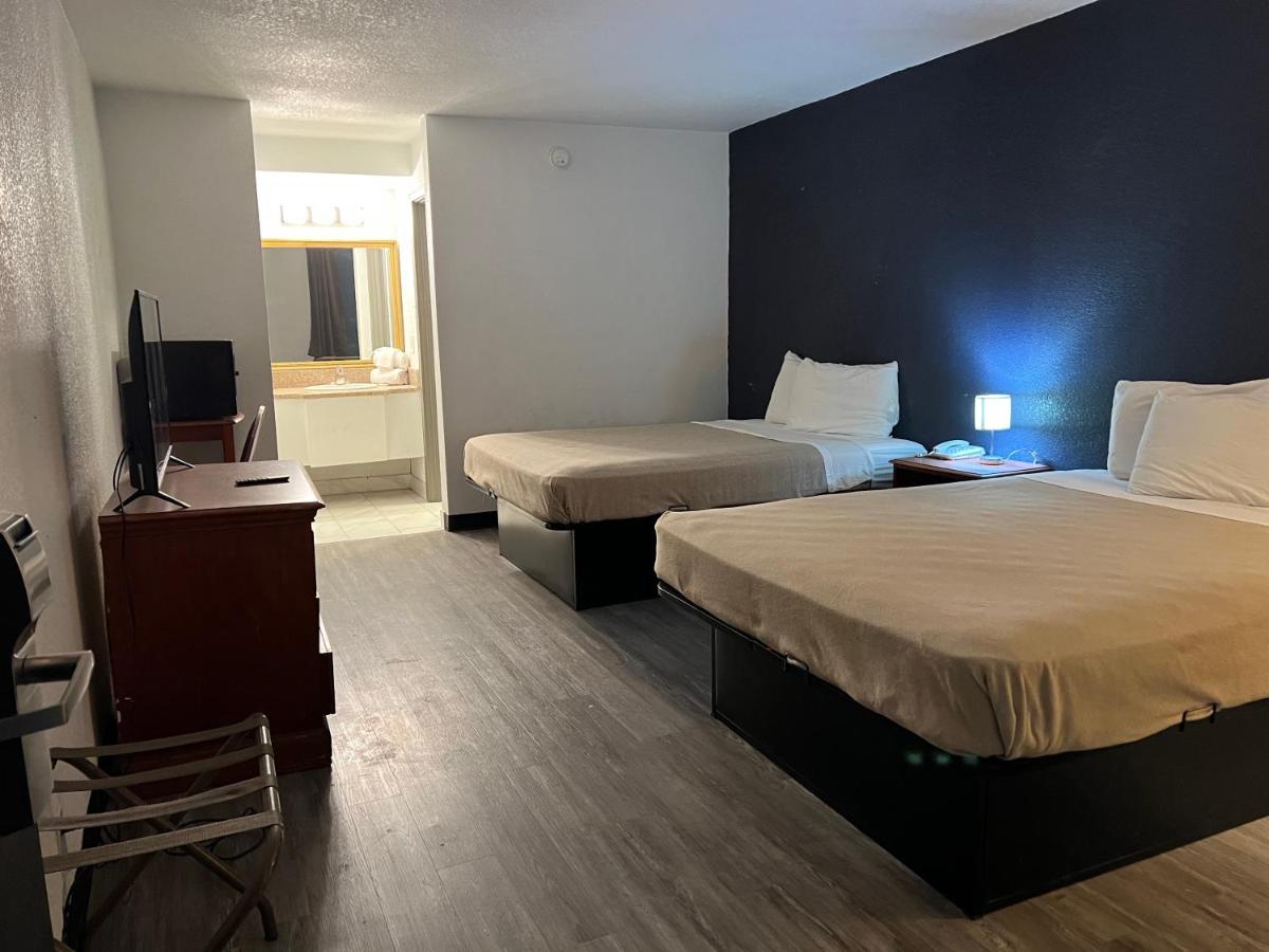 | Travelodge by Wyndham Suffolk