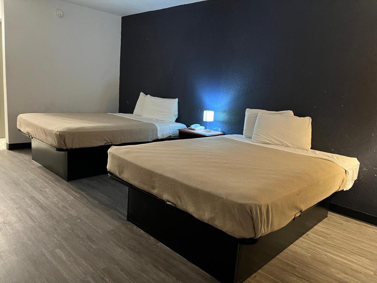 | Travelodge by Wyndham Suffolk