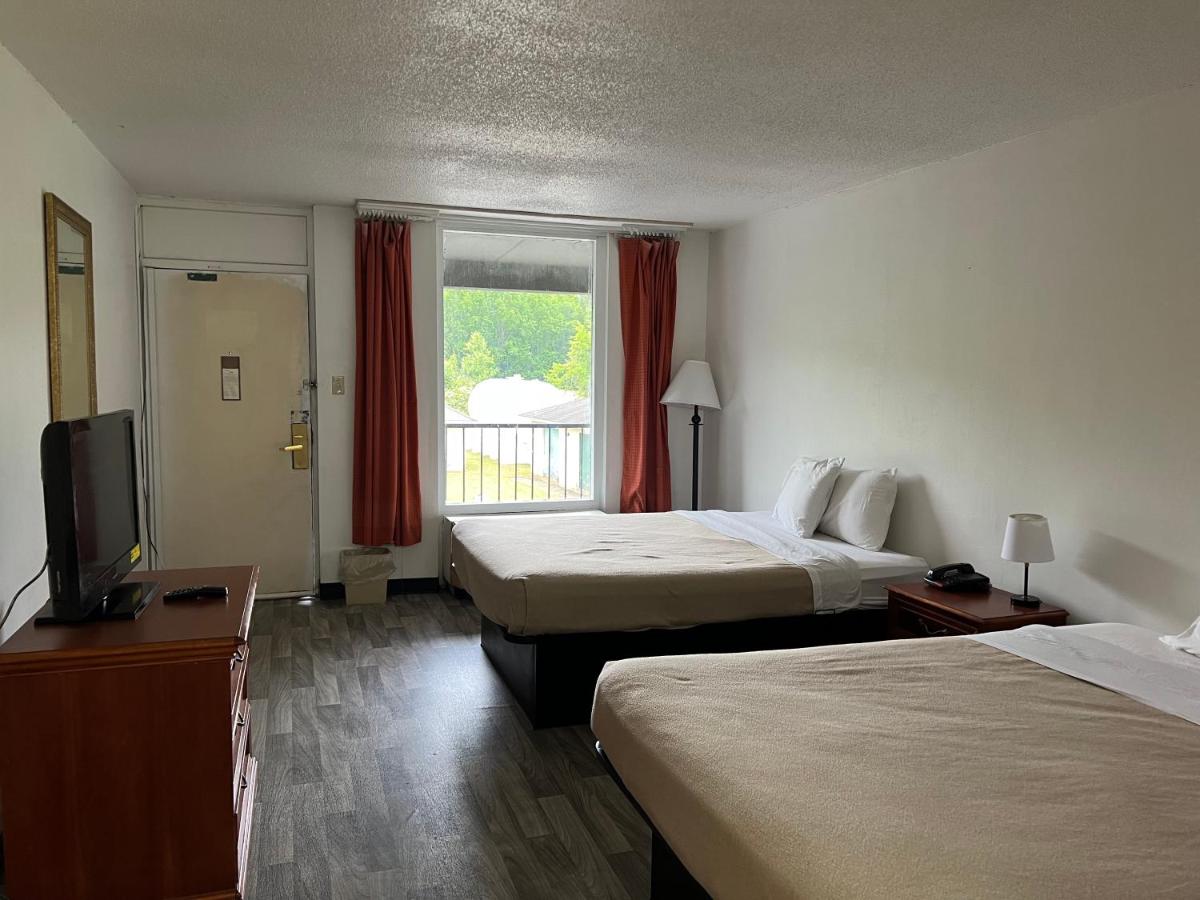 | Travelodge by Wyndham Suffolk