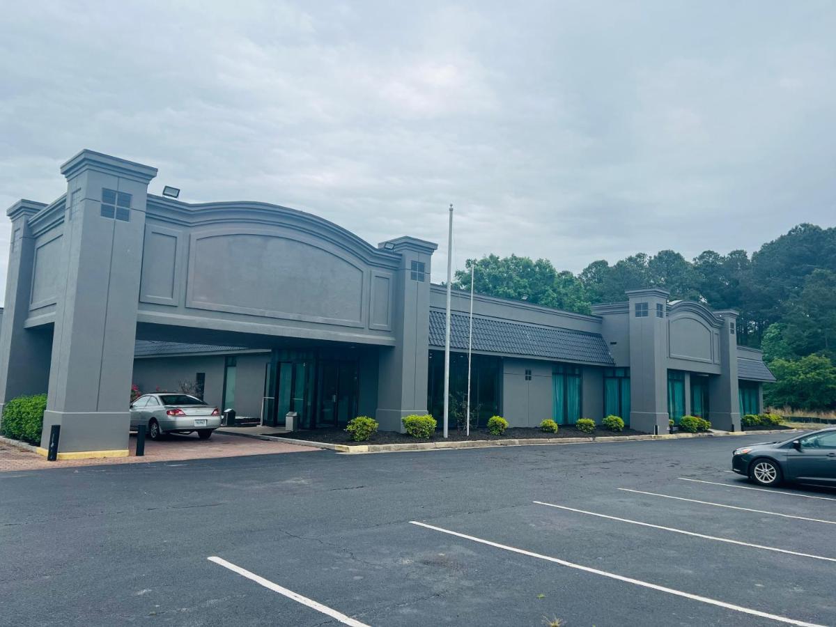 | Travelodge by Wyndham Suffolk