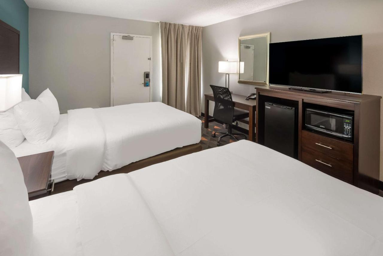| Clarion Pointe Indianapolis Northeast