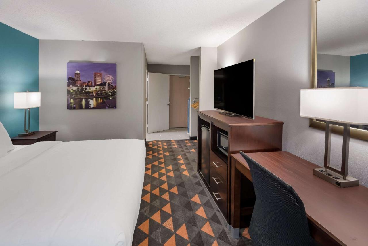 | Clarion Pointe Indianapolis Northeast