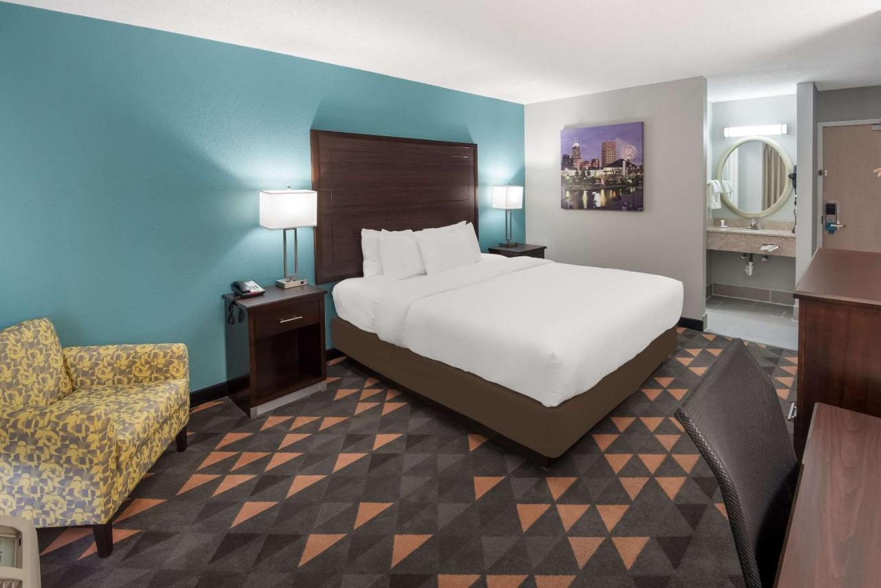  | Clarion Pointe Indianapolis Northeast