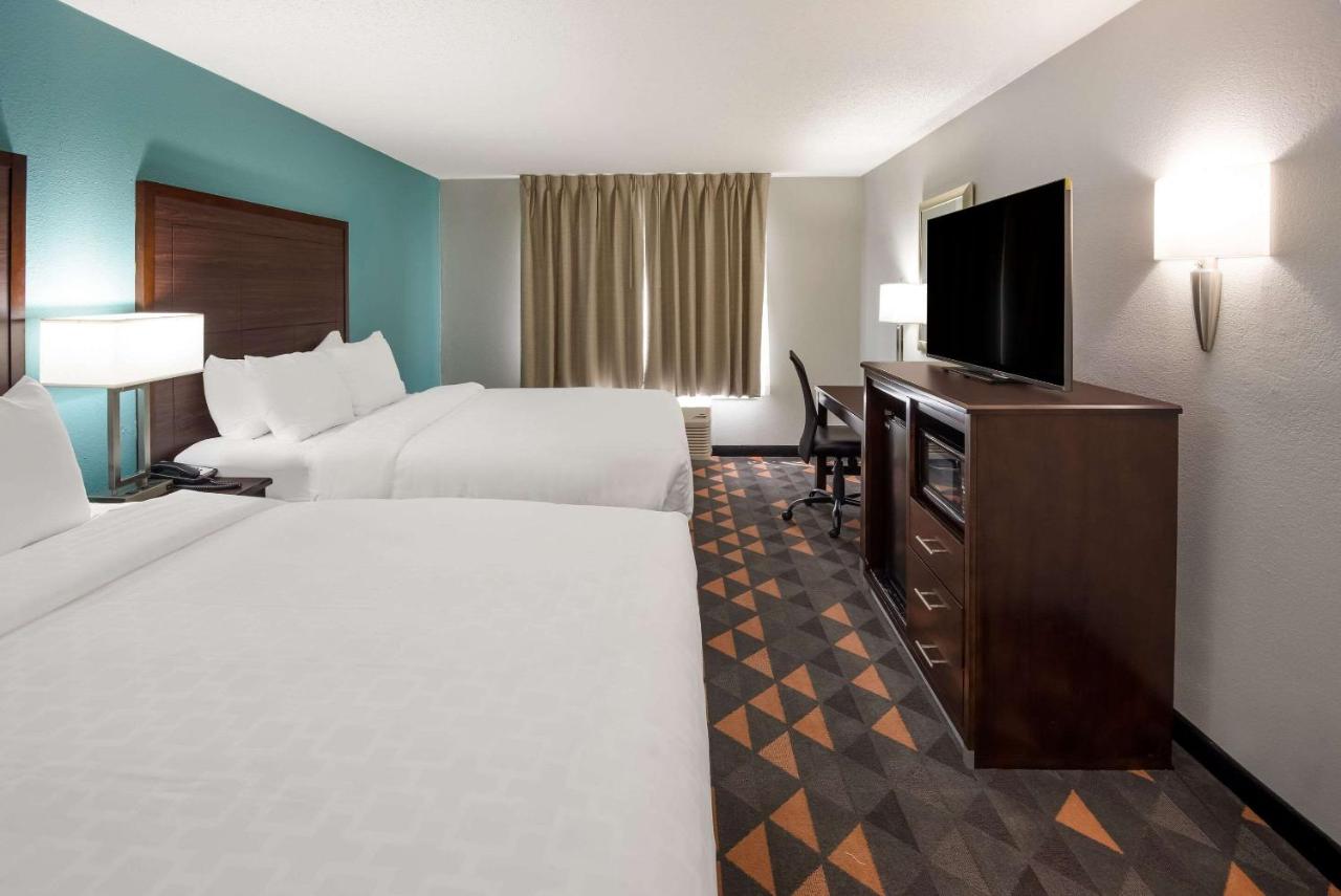 | Clarion Pointe Indianapolis Northeast