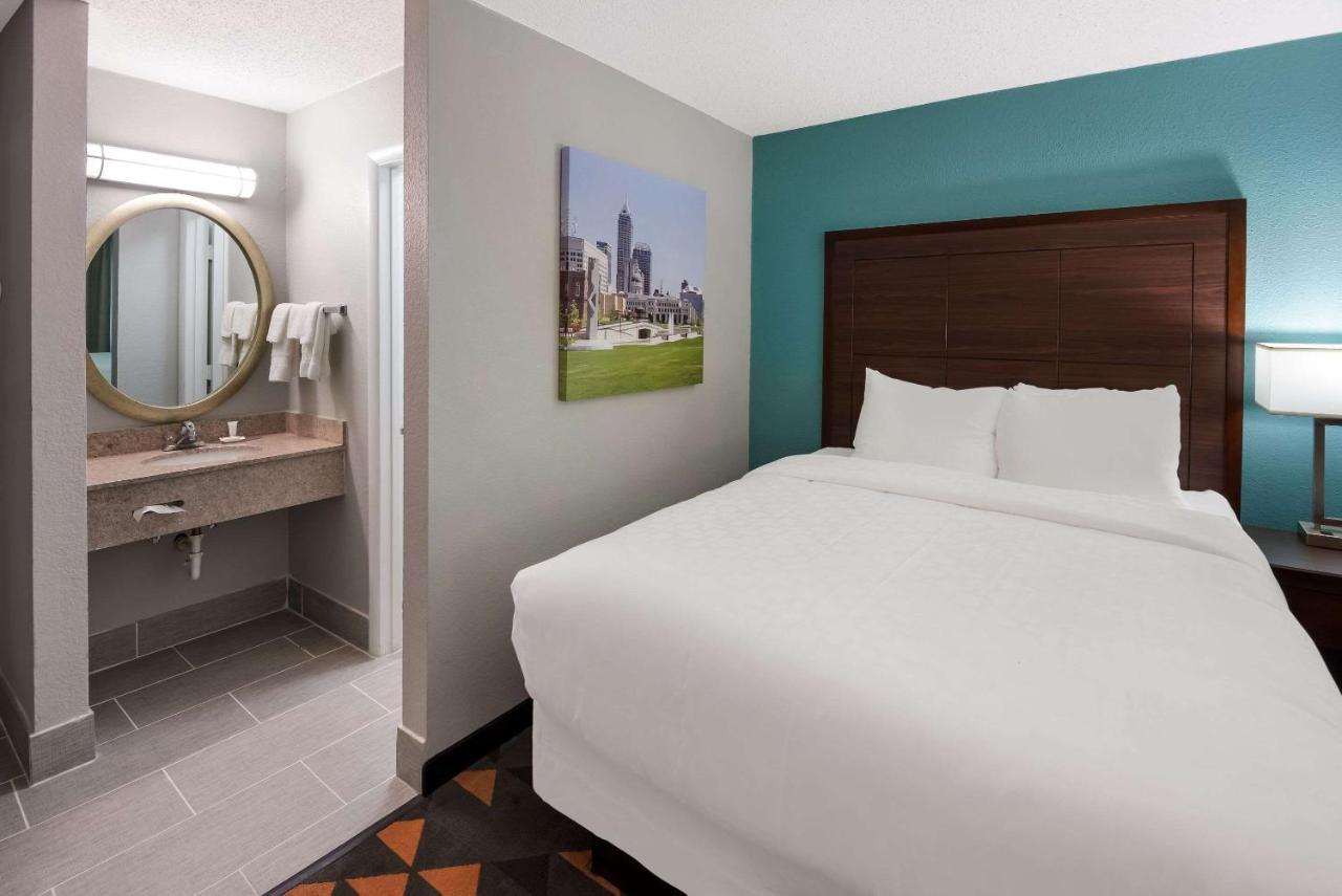 | Clarion Pointe Indianapolis Northeast