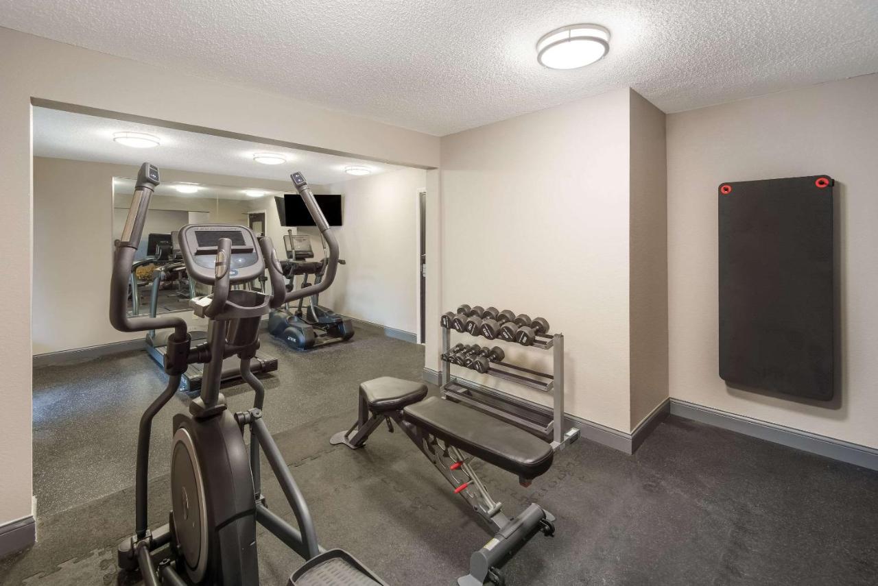 | Clarion Pointe Indianapolis Northeast
