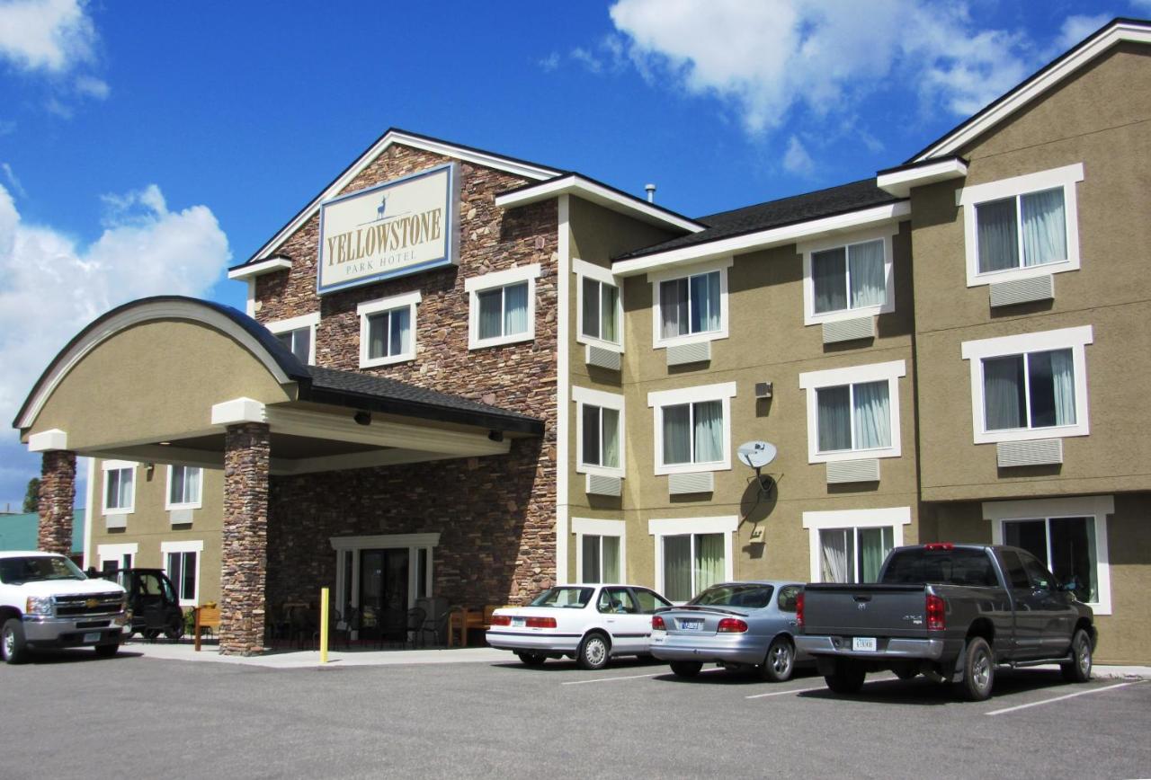 | Yellowstone Park Hotel