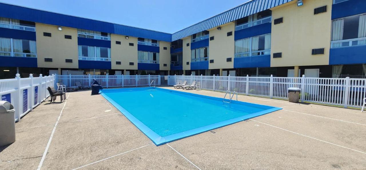 Days Inn by Wyndham Fort Wright Cincinnati Area