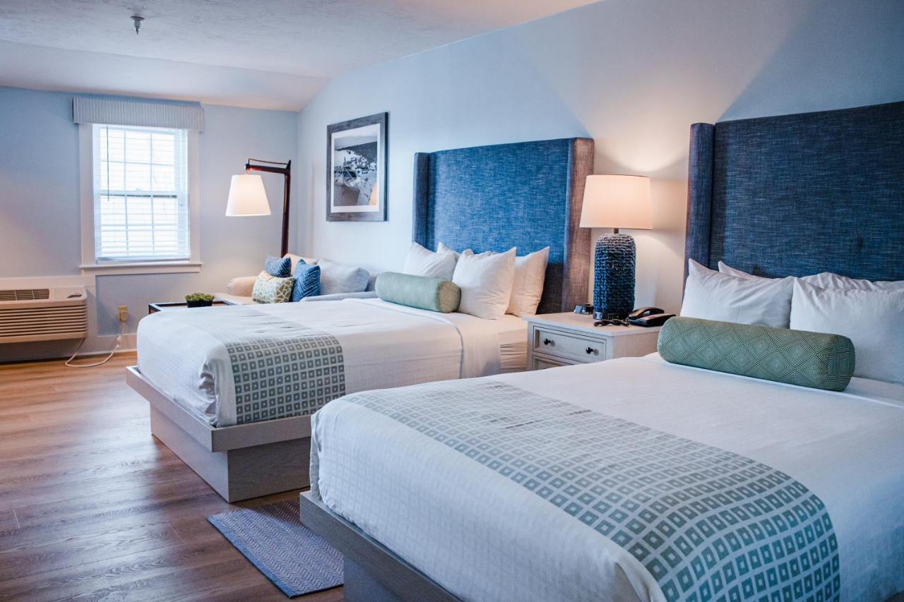 | Sea Crest Beach Hotel