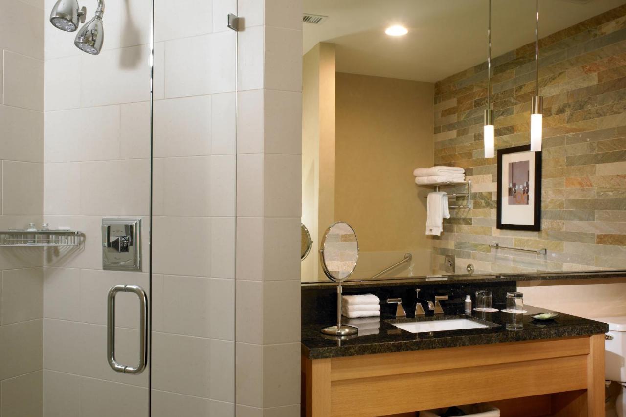 Larger Guest room, 1 King at The Westin Verasa Napa