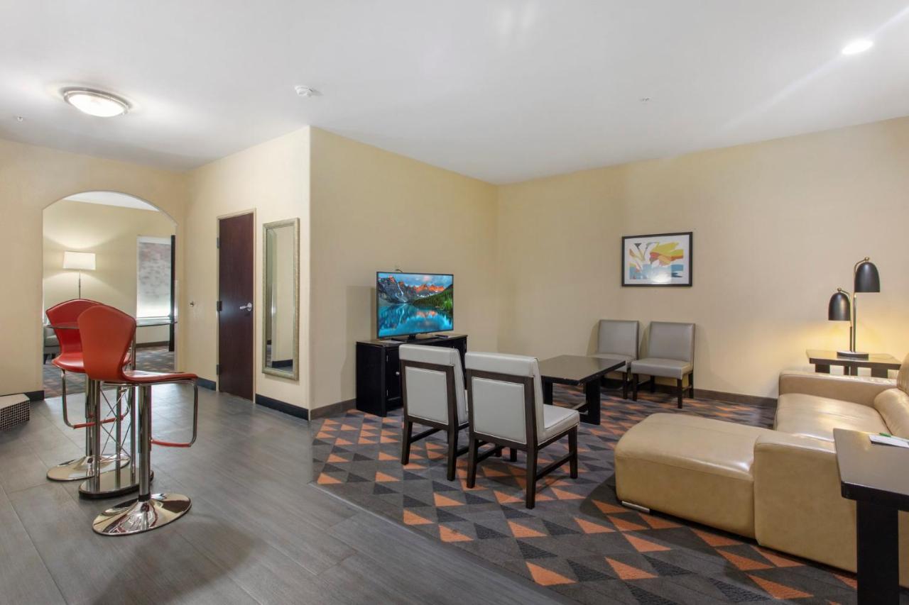  | Holiday Inn Hotel & Suites Waco Northwest