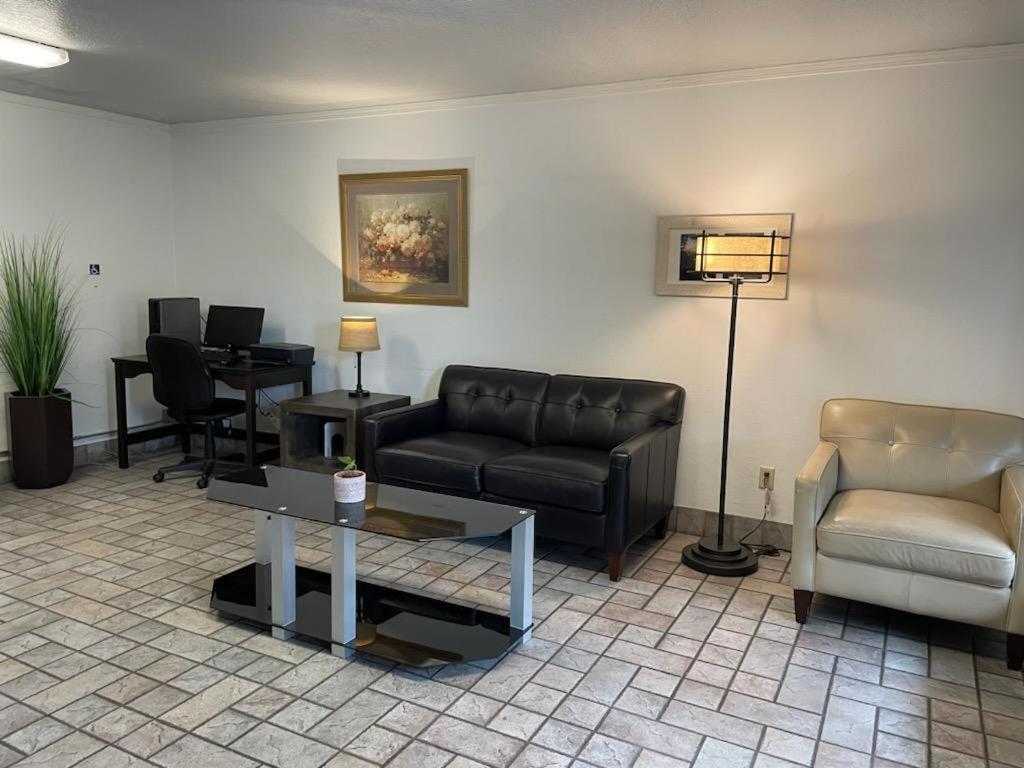 | Premier Inns Thousand Oaks