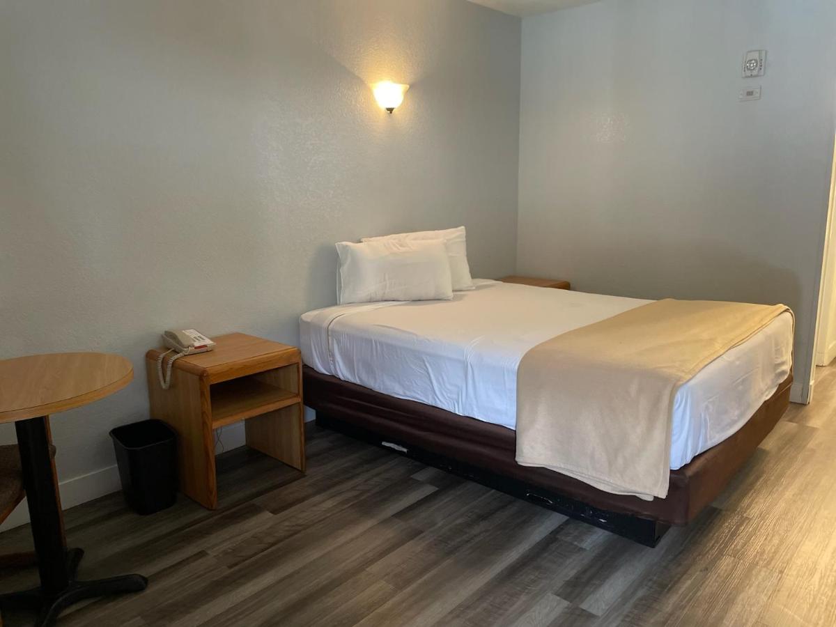 | Premier Inns Thousand Oaks