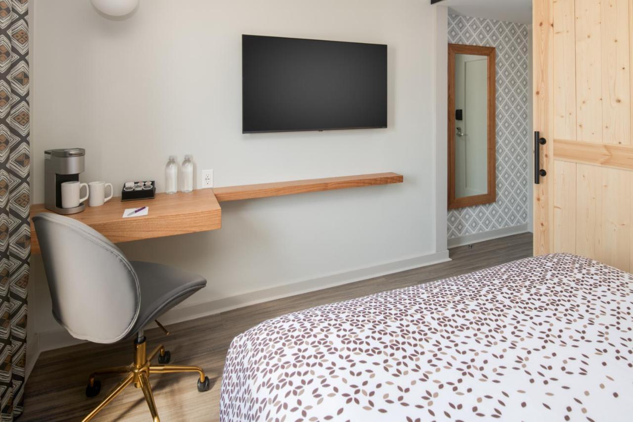 Standard Queen Room at Hotel Keen