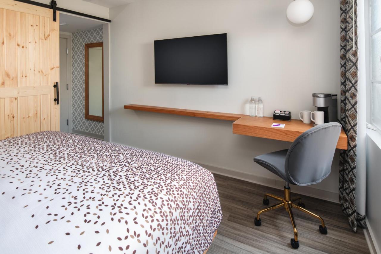 Deluxe King Room at Hotel Keen