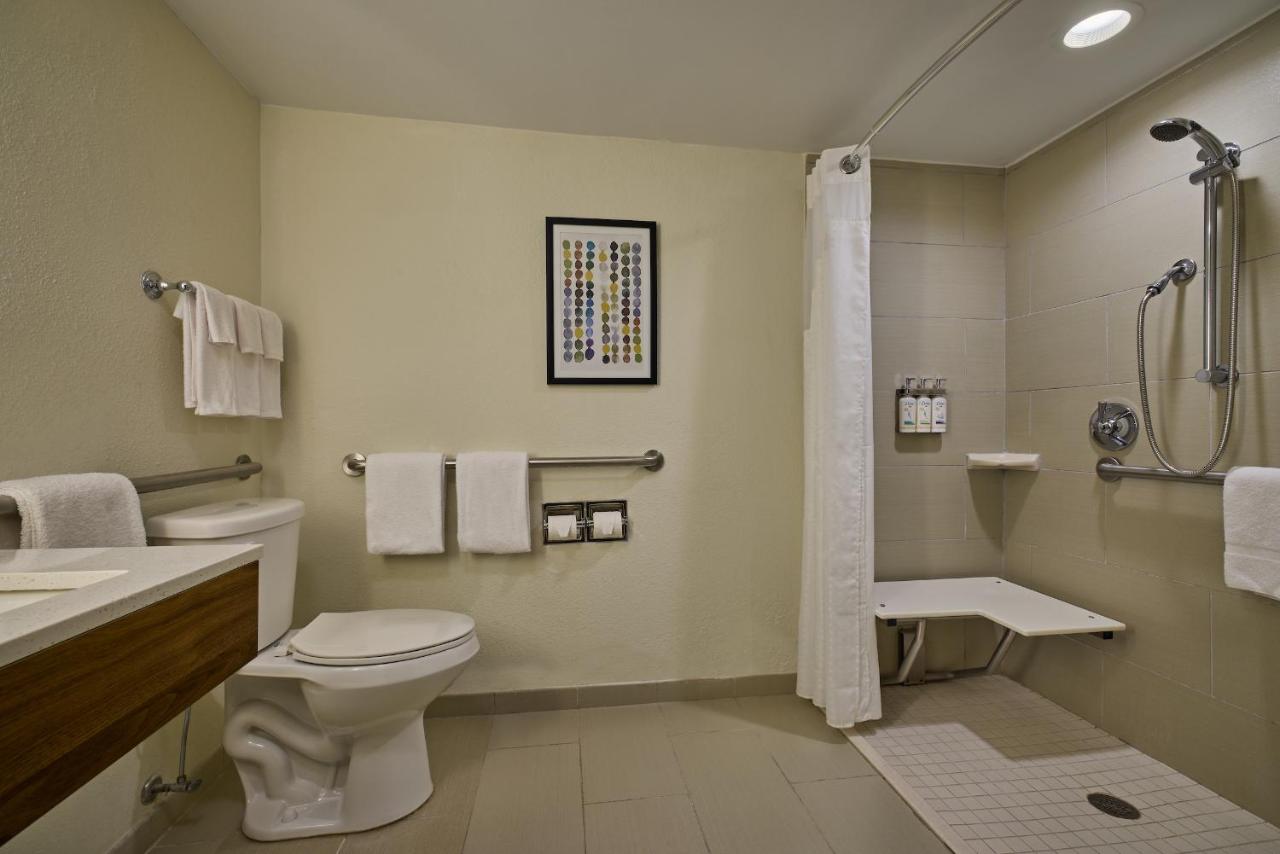 King Suite - Communications Accessible at Holiday Inn Express & Suites Charleston DWTN - Medical CTR by IHG