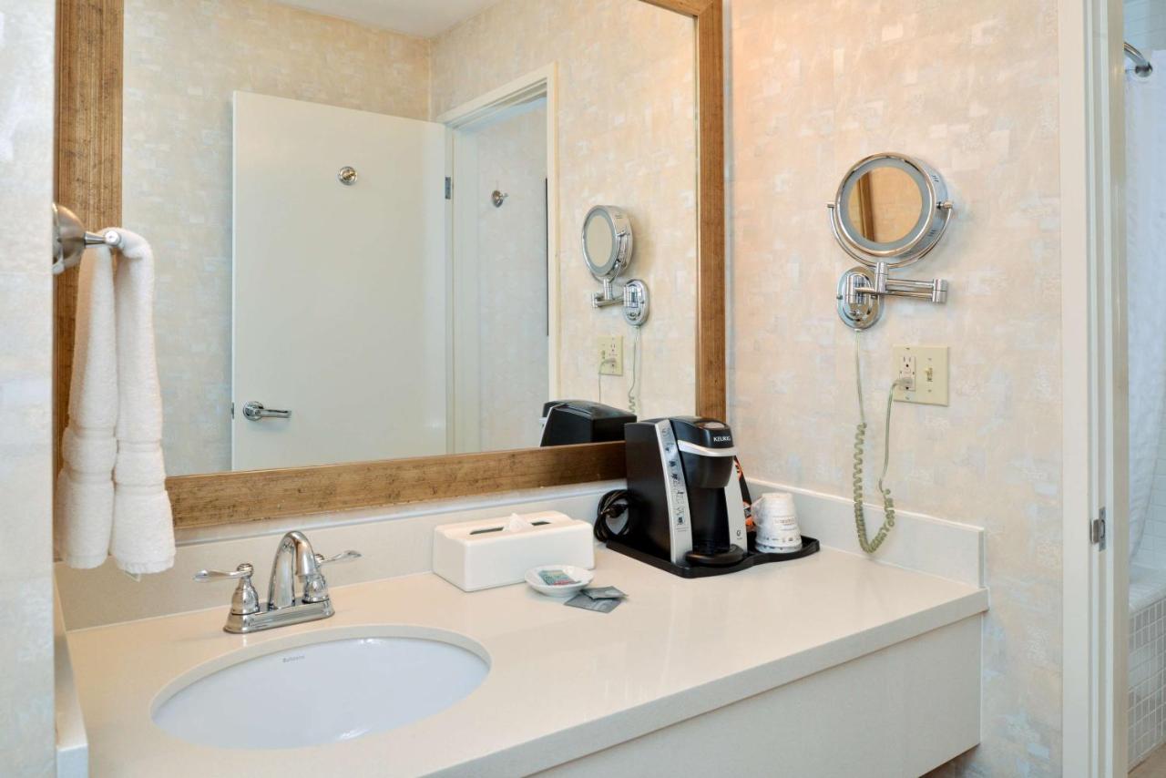 Deluxe King Room with Patio at Best Western Corte Madera Inn