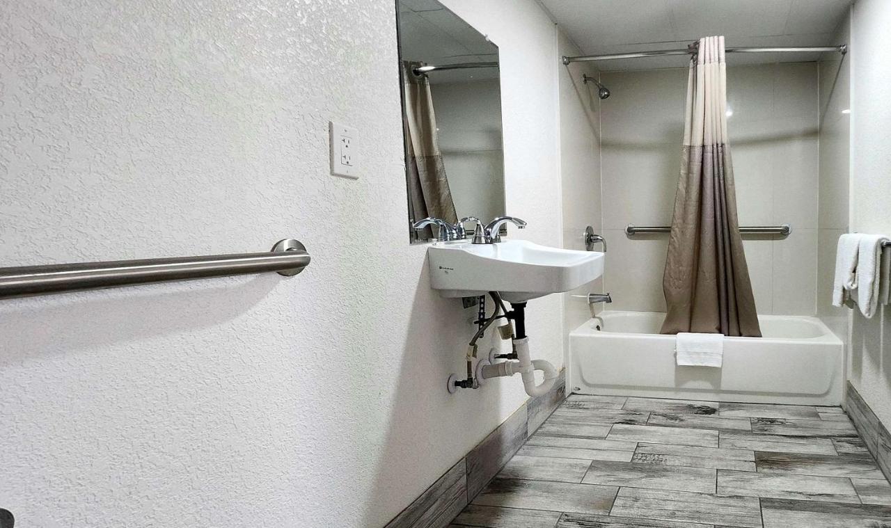  | Motel 6-Columbus, GA - Downtown