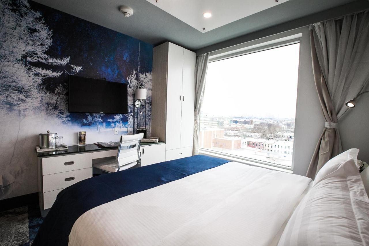Premium King Room with Roll-in Shower - Mobility/Hearing Accessible - Non-Smoking at Wyndham Garden Brooklyn Sunset Park