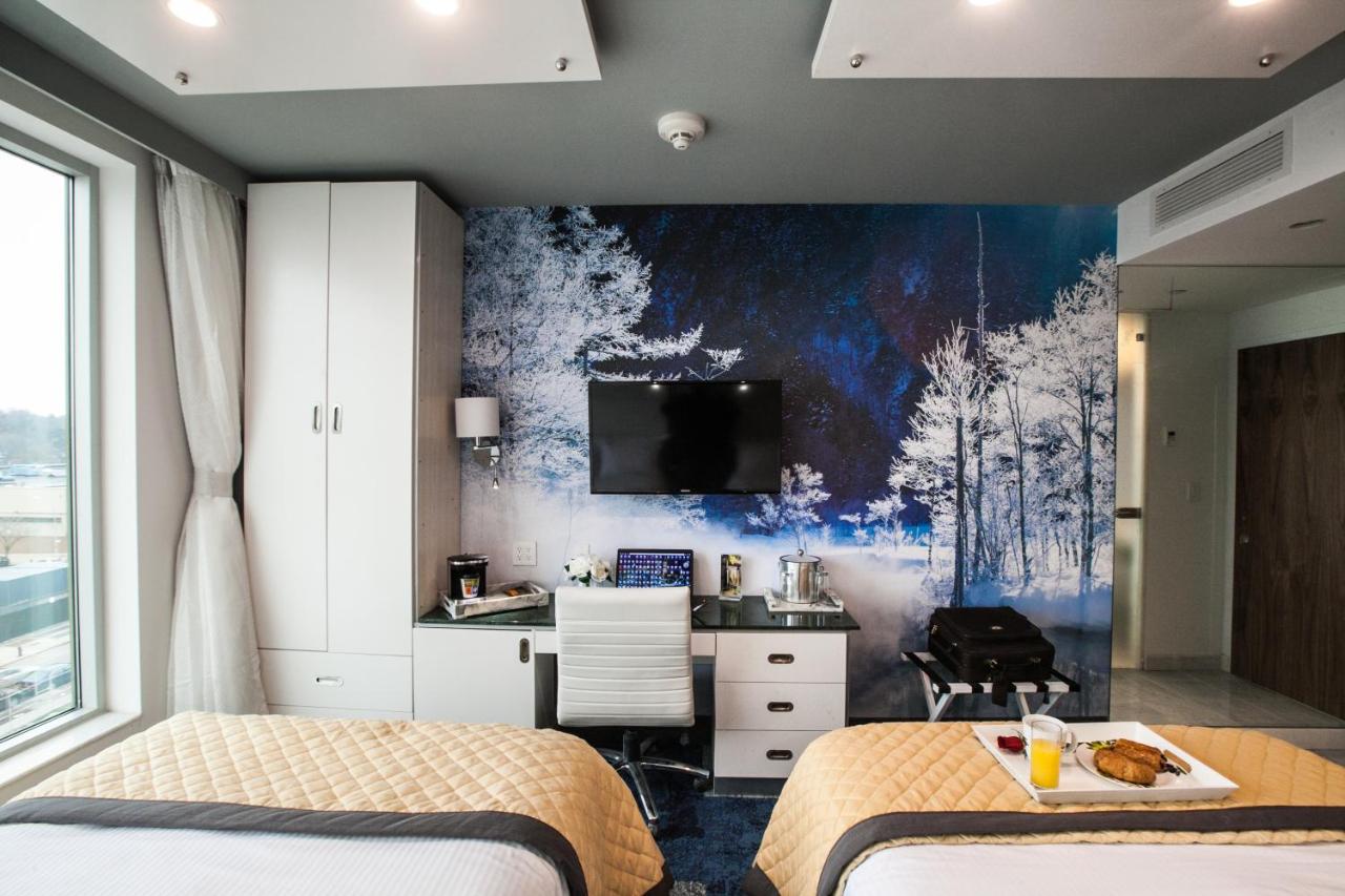 Deluxe Quadruple Room at Wyndham Garden Brooklyn Sunset Park