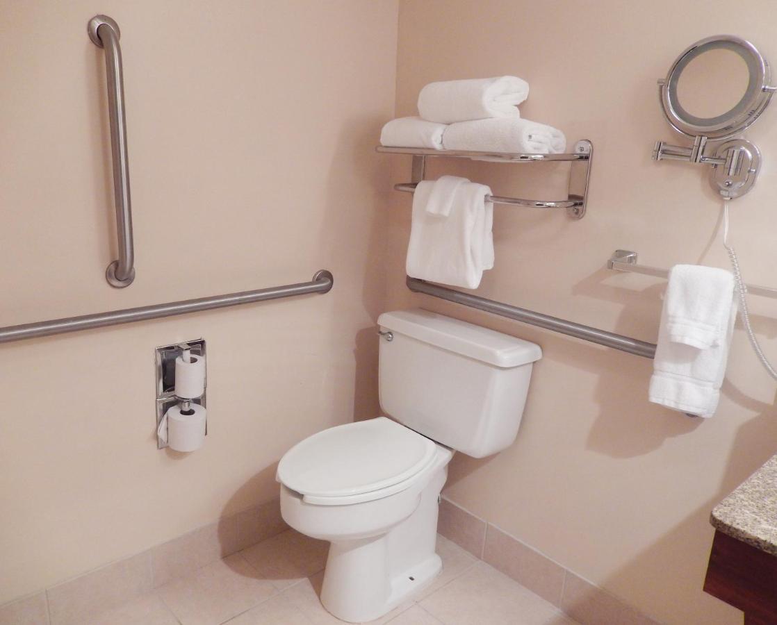 Double Room with Two Double Beds - Mobility Access/Non-Smoking at Fort Magruder Historic Williamsburg, Trademark by Wyndham
