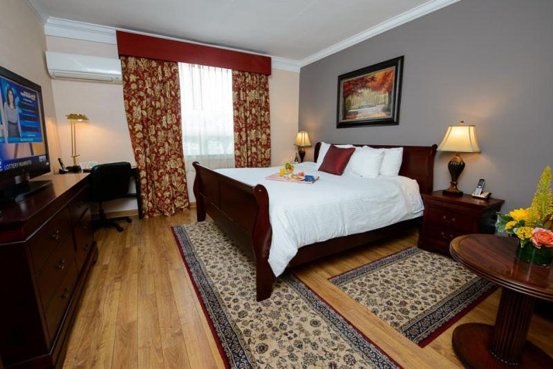 Deluxe King Room at Norwalk Inn & Conference Center