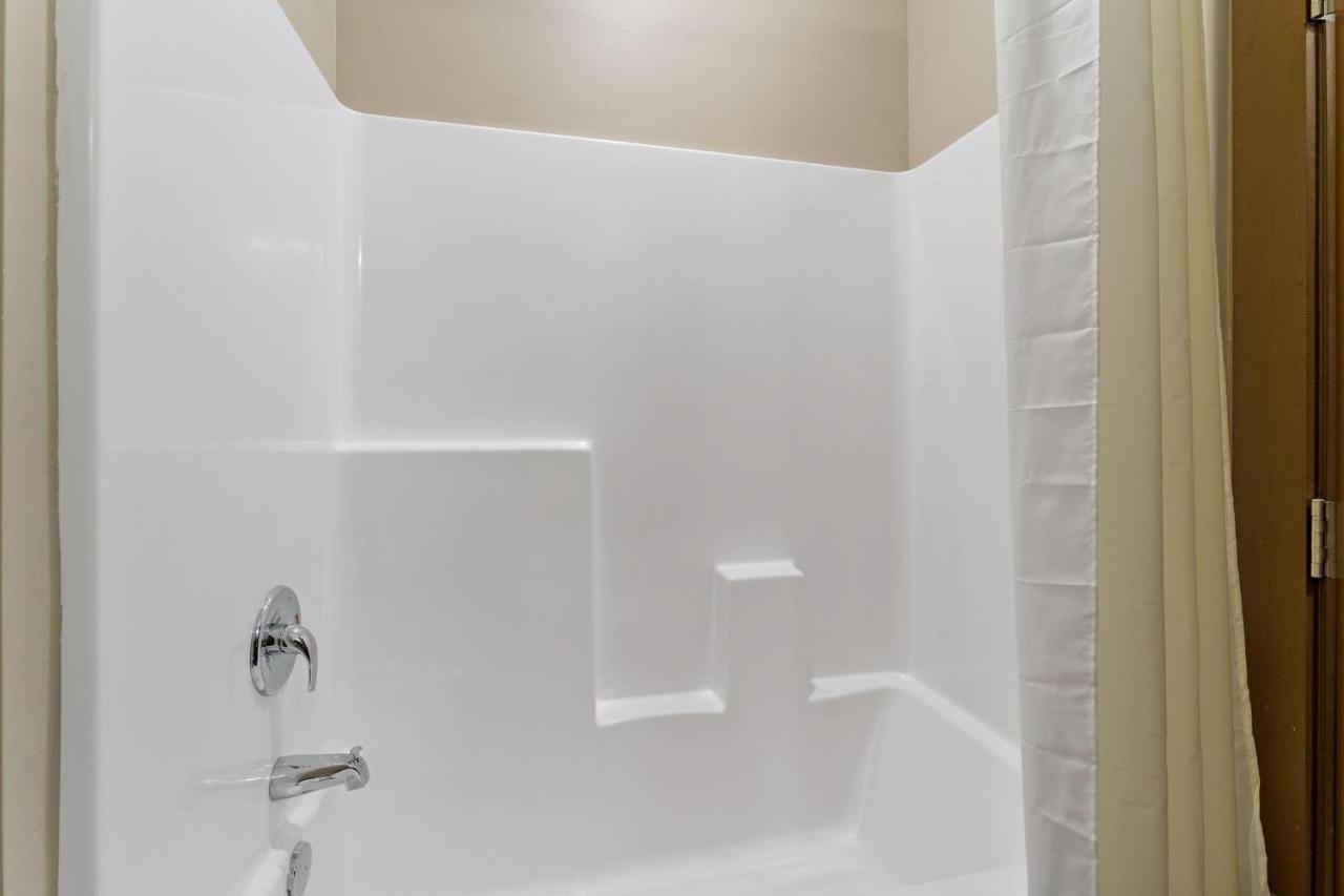 Deluxe Double Room at Wagon Wheel Hotel