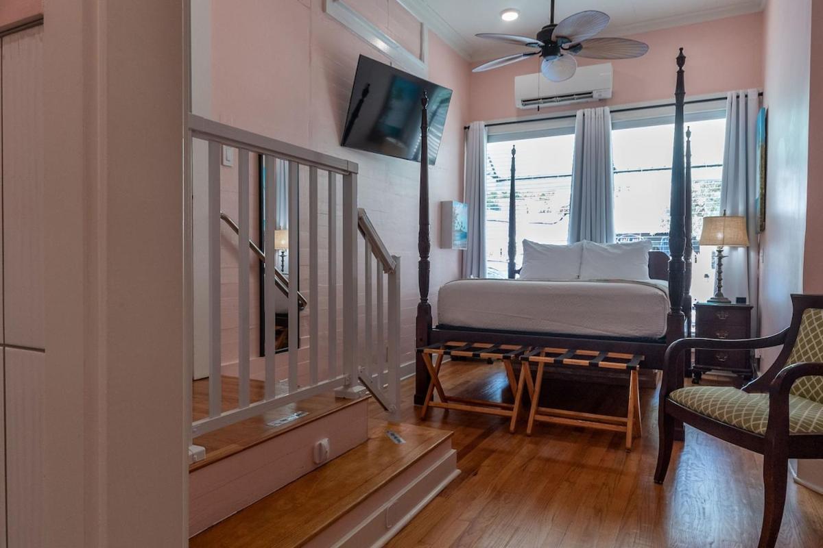  | The Porch on Frances Inn - Adults Exclusive