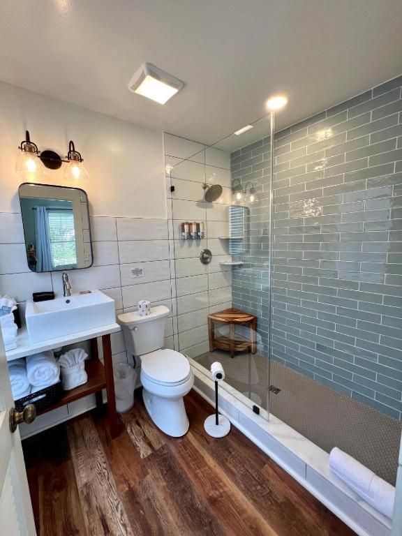  | The Porch on Frances Inn - Adults Exclusive