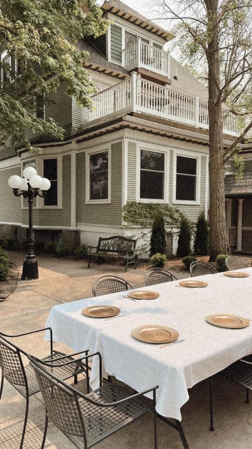  | Ginkgo Tree Inn