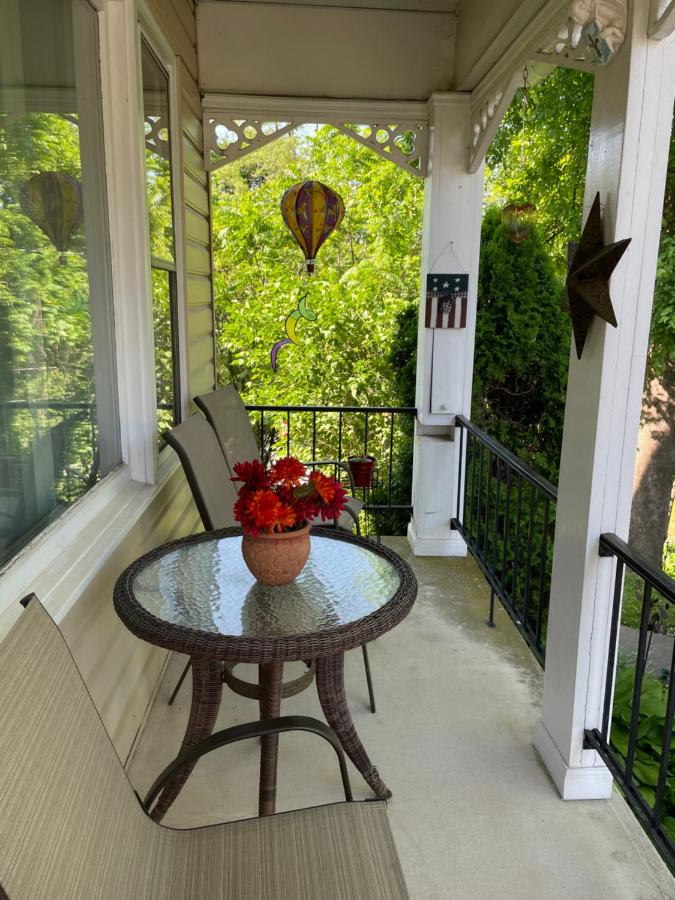 | Hillcrest Bed and Breakfast