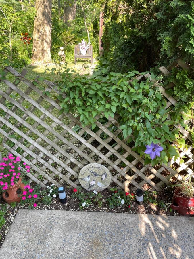 | Hillcrest Bed and Breakfast