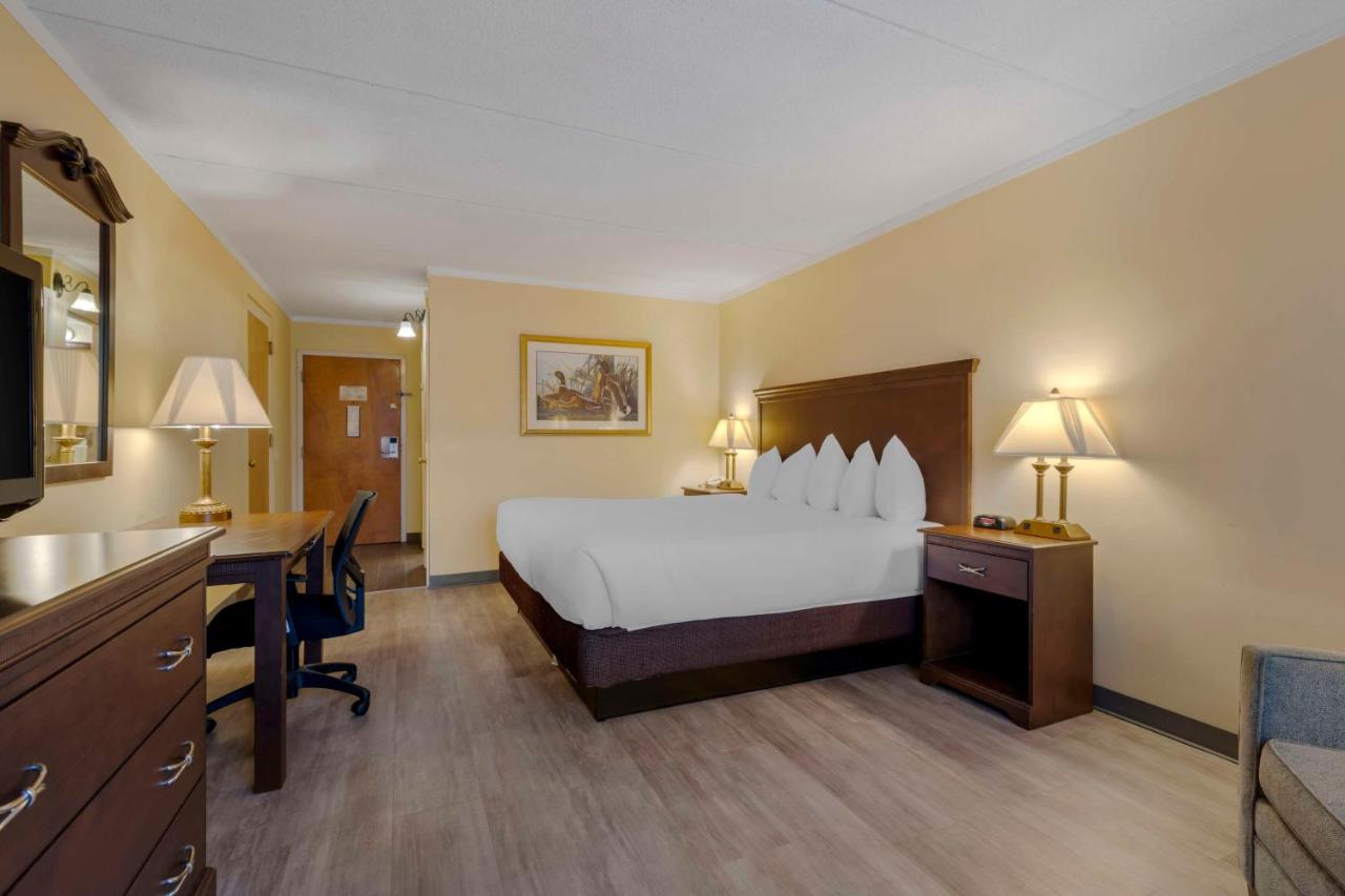 Disability Access- 1 Double Bed at Best Western of Lake George