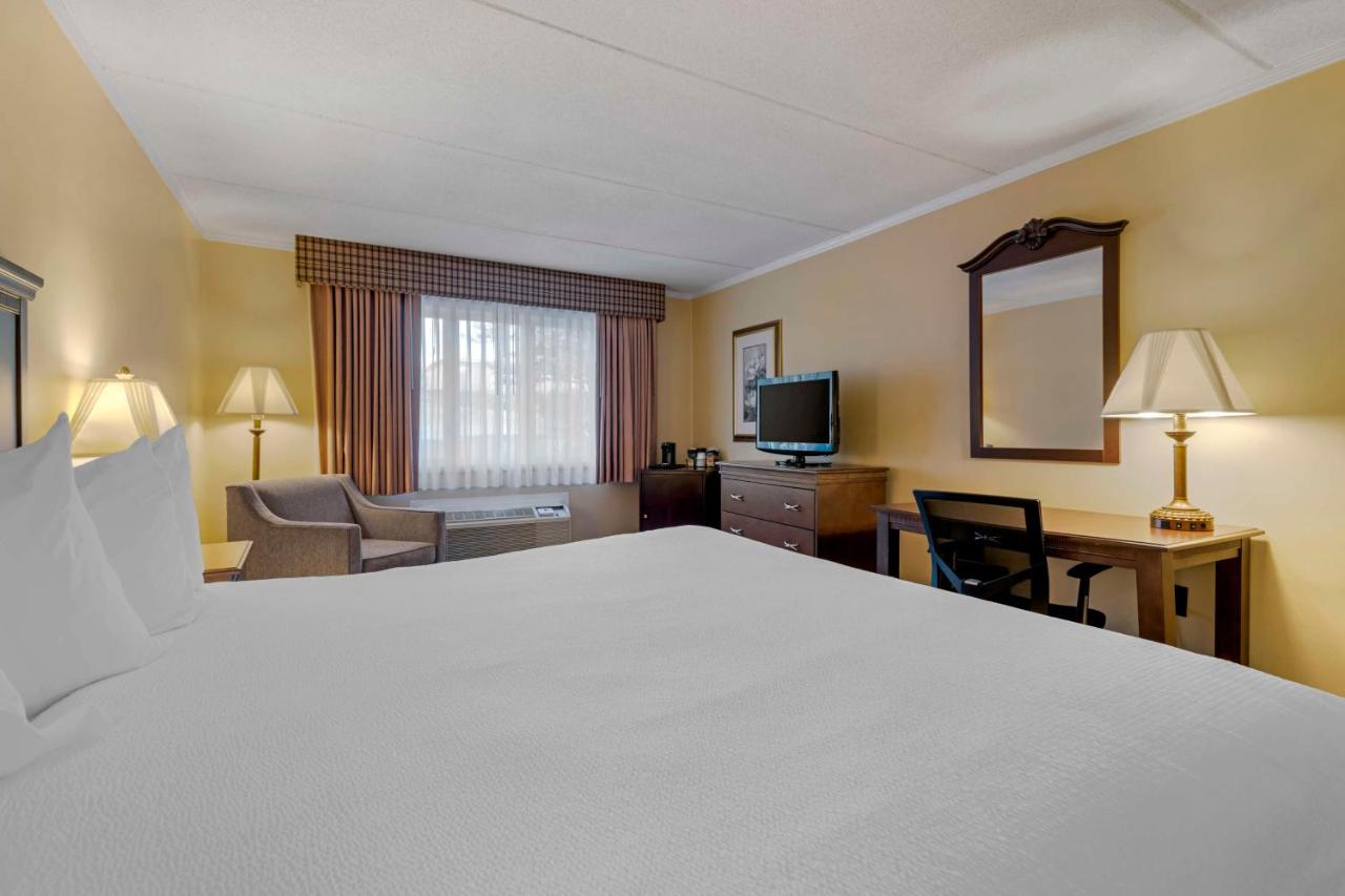 Disability Access- 1 Double Bed at Best Western of Lake George
