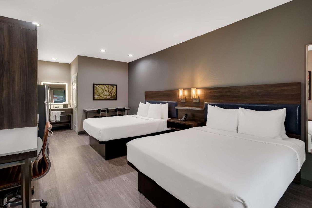  | Best Western La Place Inn