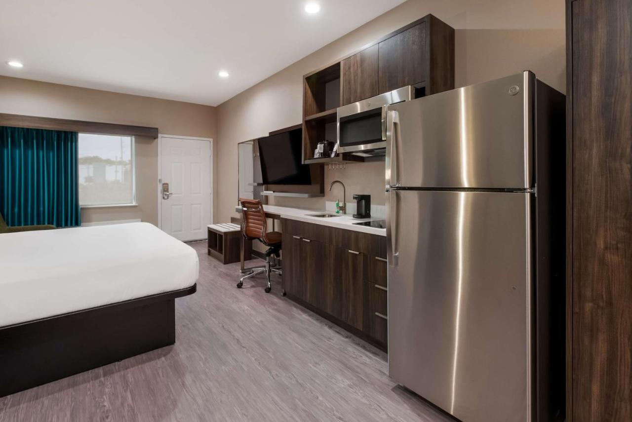  | Best Western La Place Inn