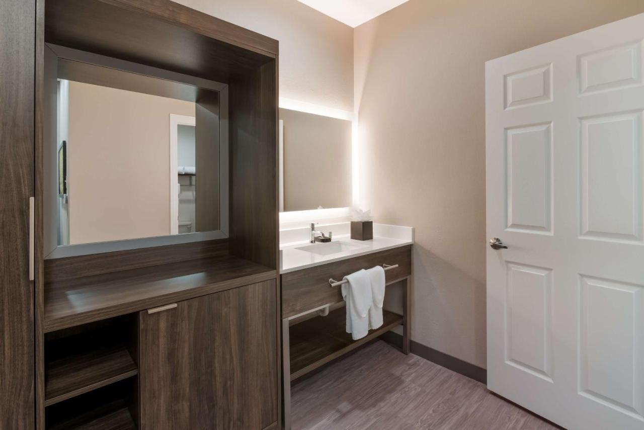 King Room - Non Smoking at Best Western La Place Inn