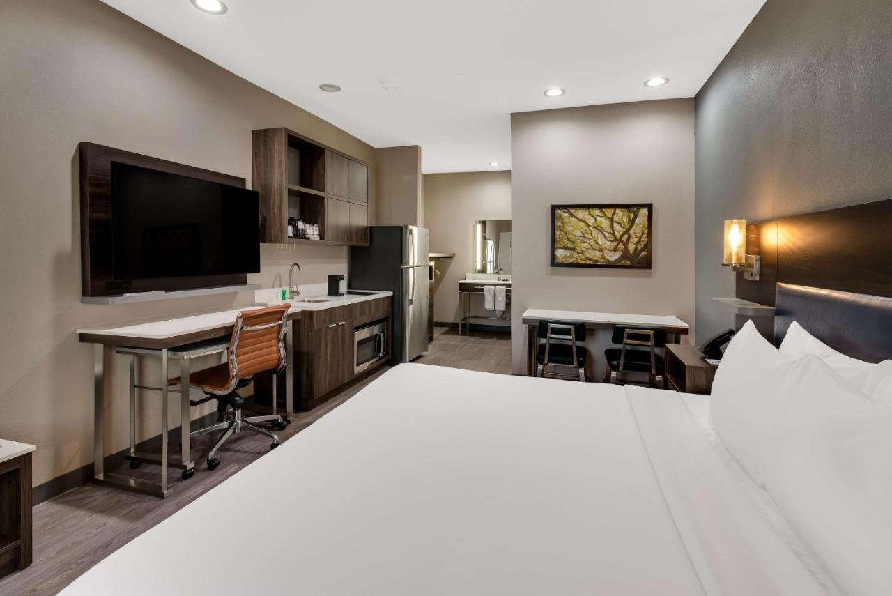  | Best Western La Place Inn