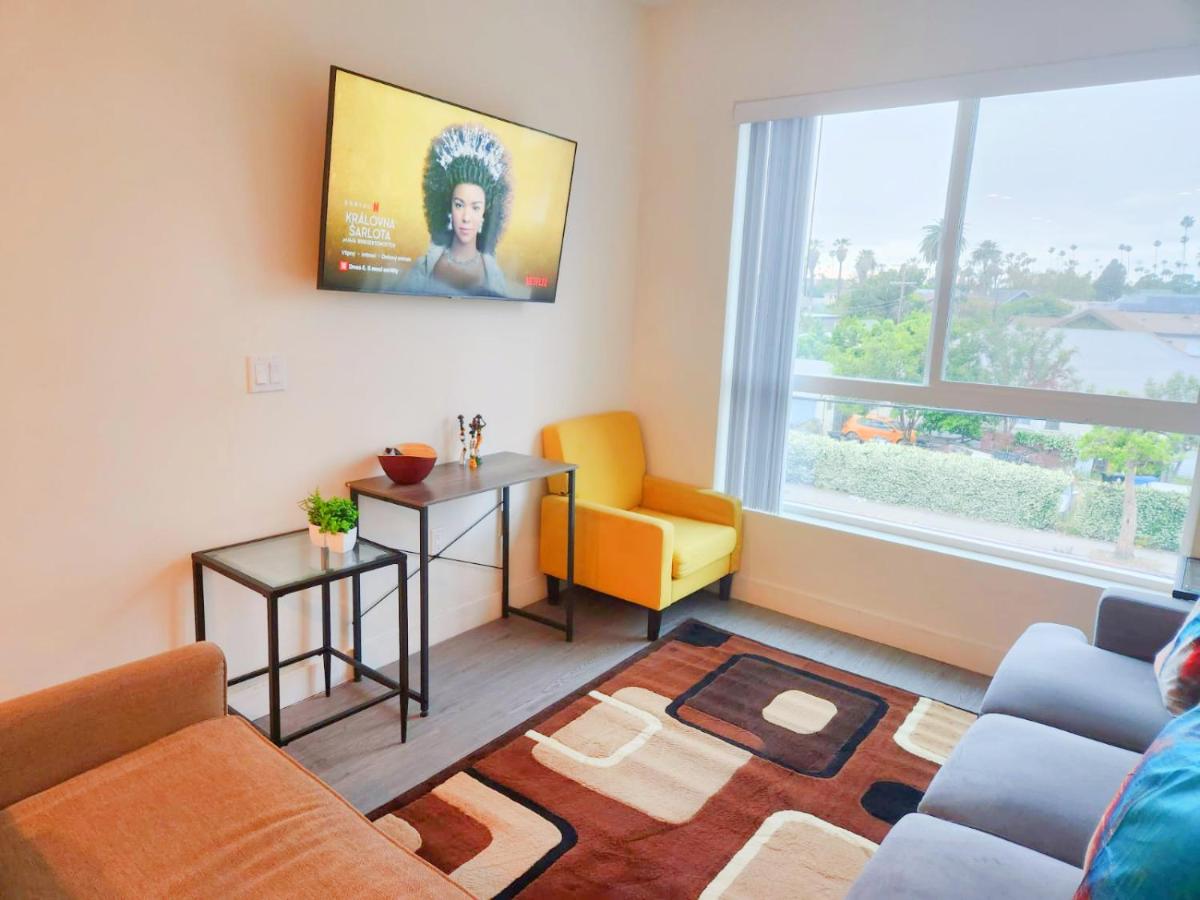  | Melrose 2 Bedroom Hollywood Apartments