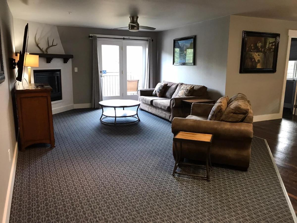 | Blue Elk Inn