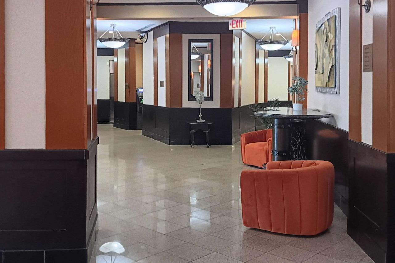 | Clarion Hotel & Suites Mount Laurel