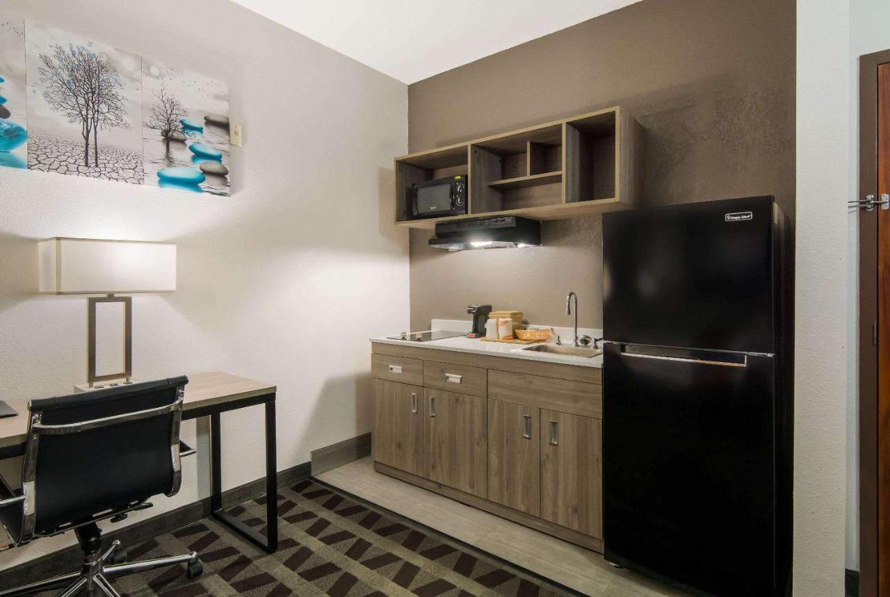 Queen Suite with Two Queen Beds - Non-Smoking at Quality Inn & Suites Waco North