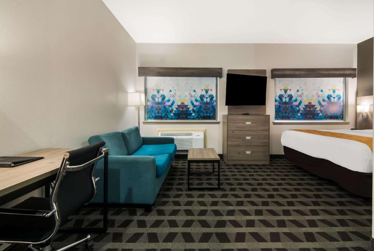 King Suite - Non-Smoking at Quality Inn & Suites Waco North