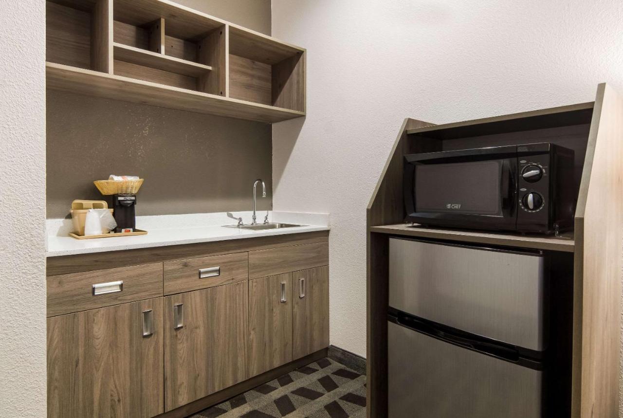 King Suite - Non-Smoking at Quality Inn & Suites Waco North