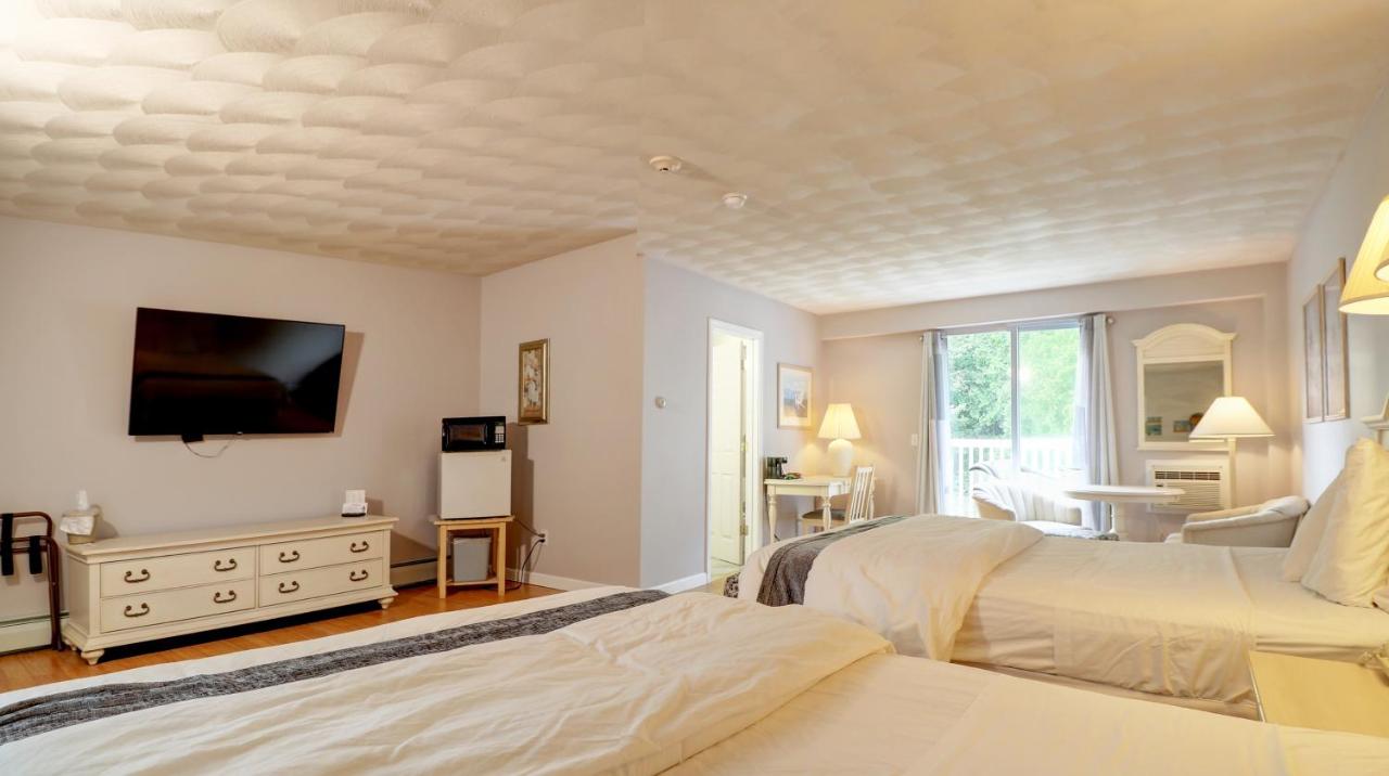 | Hamilton Village Inn