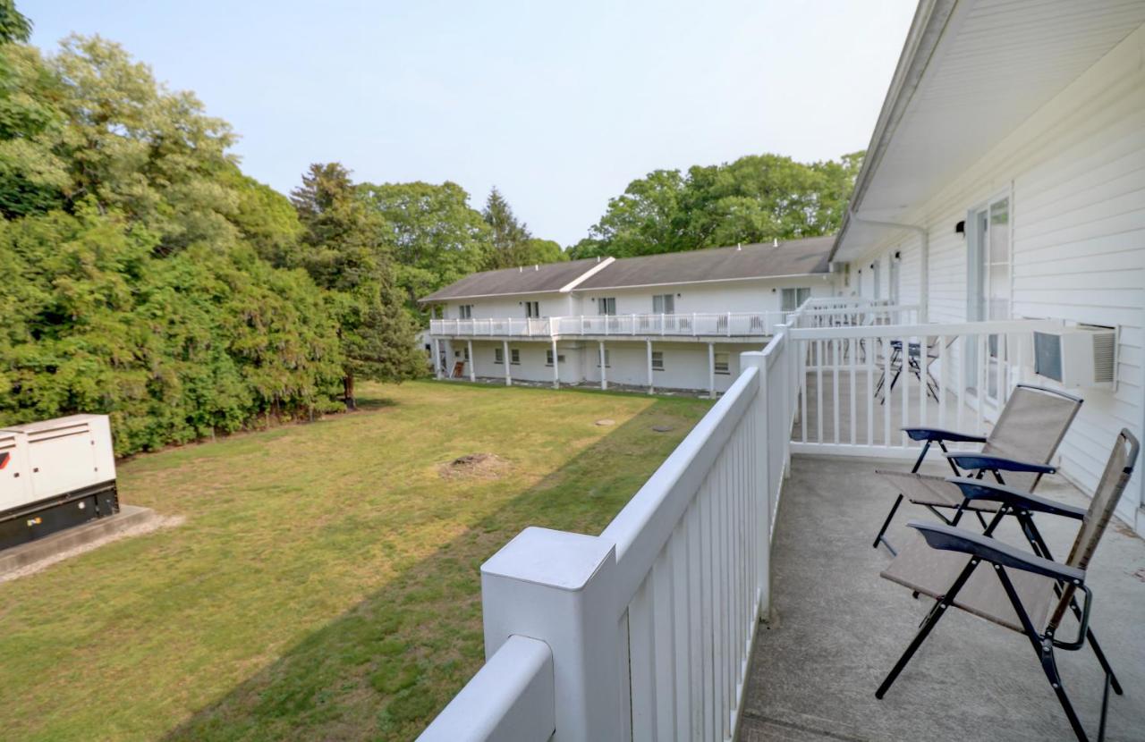 | Hamilton Village Inn