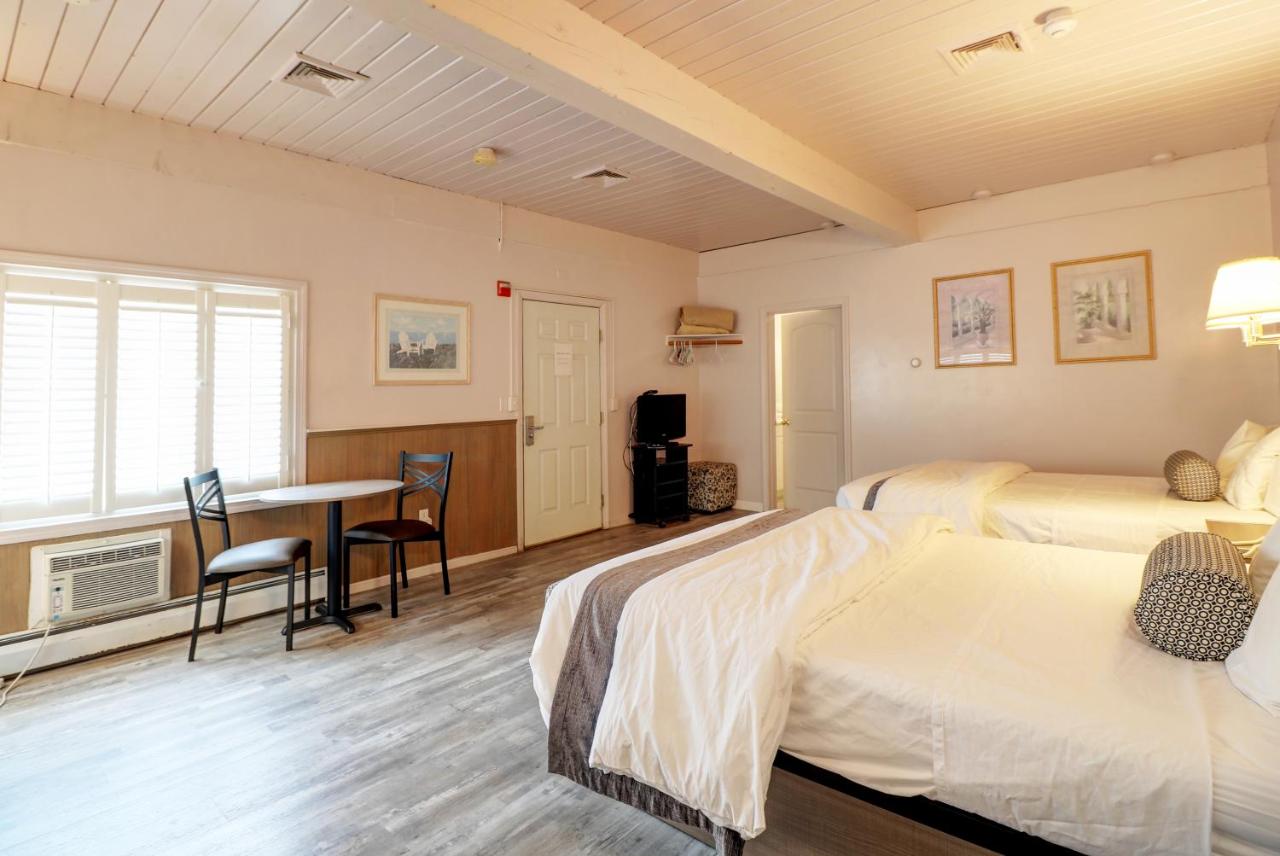 | Hamilton Village Inn