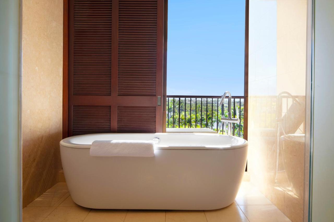 Ocean View Deluxe Suite at Mauna Lani, Auberge Collection